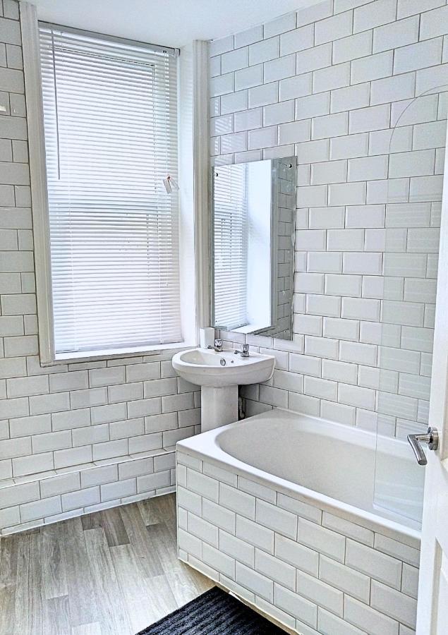 Entire Floor 2 Bedrooms On Westcliff Bournemouth Exterior photo